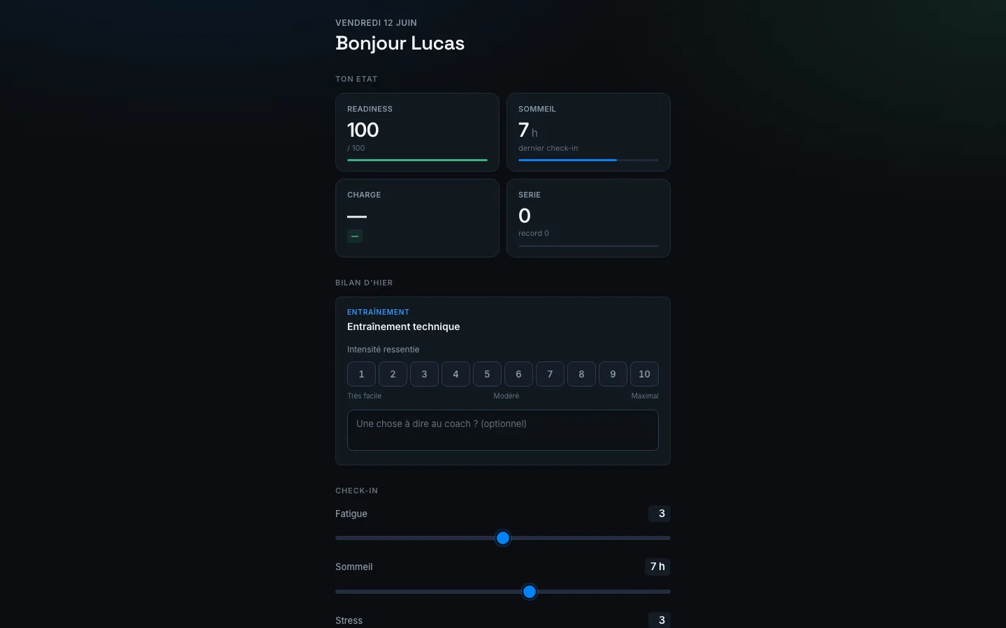 Page de check-in joueur — salutation, TON ÉTAT avec tuiles READINESS/SOMMEIL/CHARGE/SÉRIE, section CHECK-IN avec sliders Fatigue et Sommeil